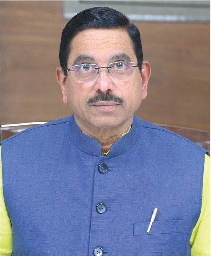 నూతన కేంద్ర విద్యాశాఖ మంత్రిగా ప్రహ్లాద్ జోషి నియామకం.... ప్రహ్లాద్ జోషి ముందు కఠిన సవాళ్లు.